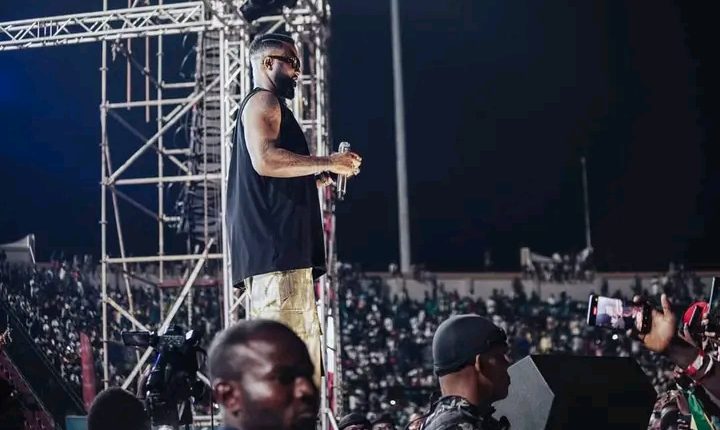 Fally Ipupa Fait De L Espace Pour Ses Fans Au Concert De Paris La